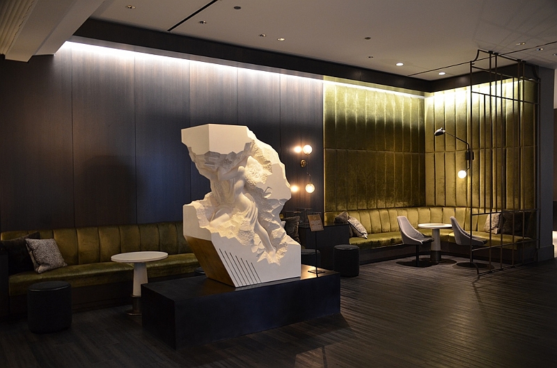 009_USA_Chicago_The Gwen_Hotel.JPG